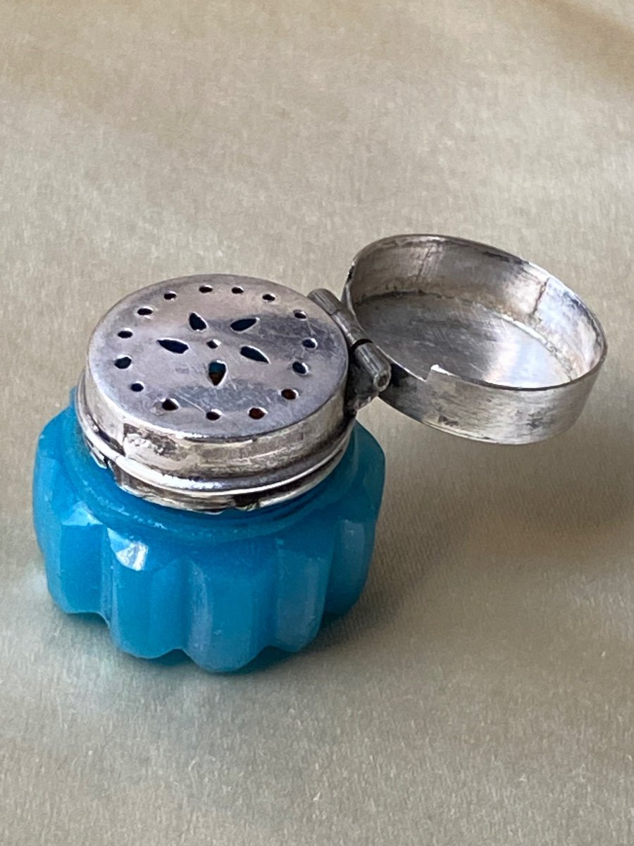 Petite Vinaigrette En Opaline Bleu Turquoise Montée Argent XIXeme époque Charles X.-photo-2