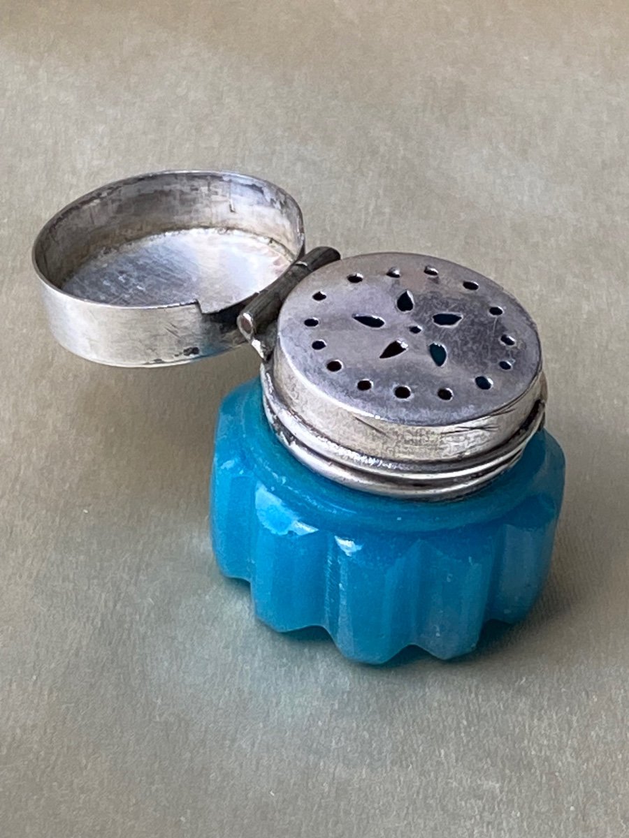 Petite Vinaigrette En Opaline Bleu Turquoise Montée Argent XIXeme époque Charles X.-photo-2