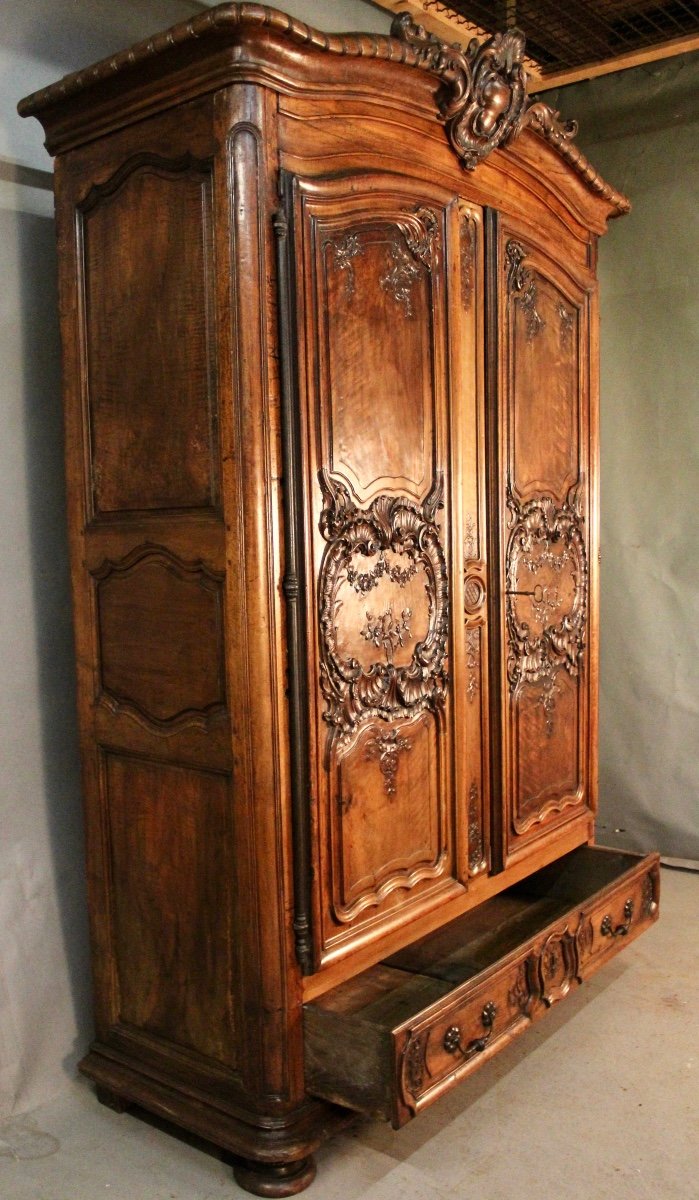 18th Century Walnut Wardrobe With Gendarme Hat-photo-3