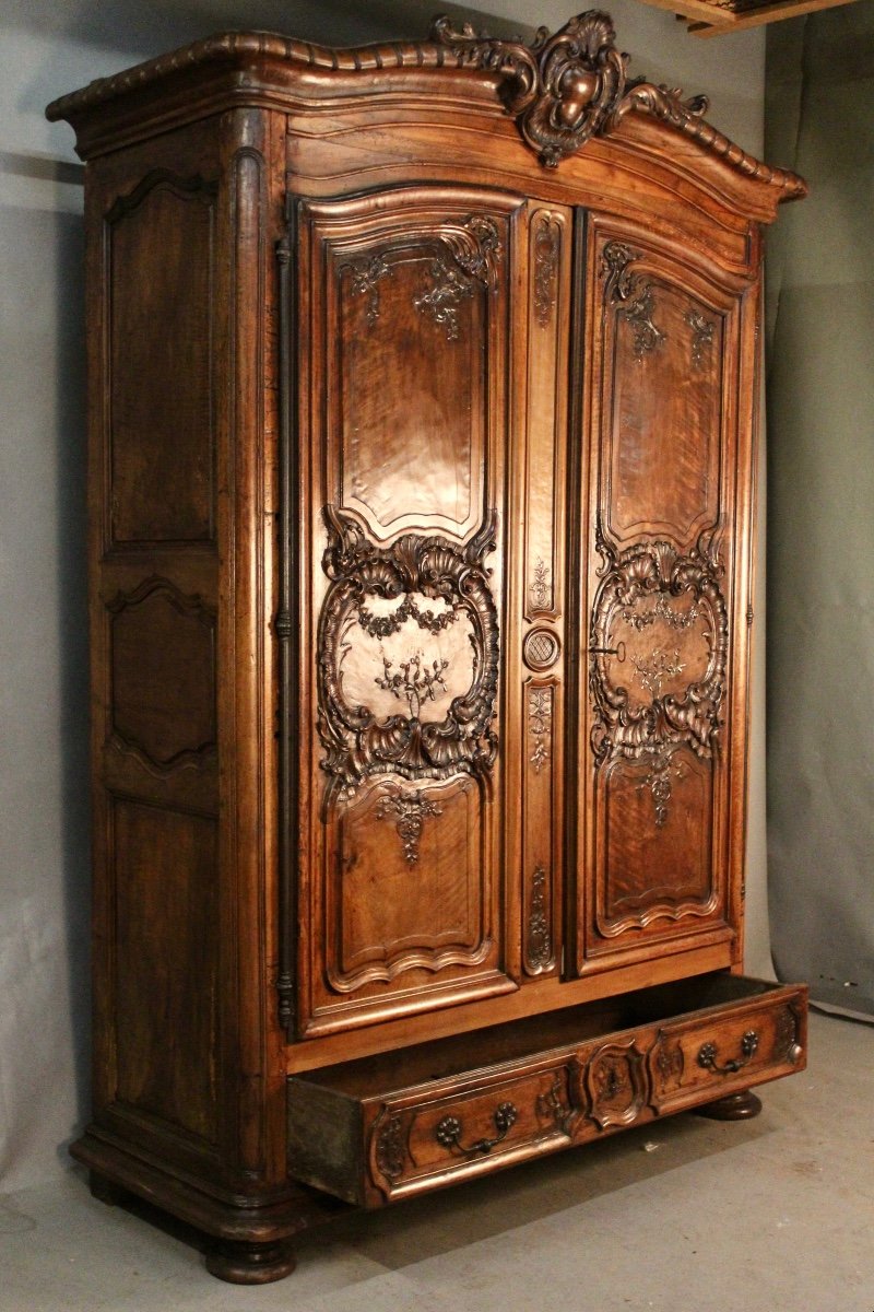 18th Century Walnut Wardrobe With Gendarme Hat-photo-4