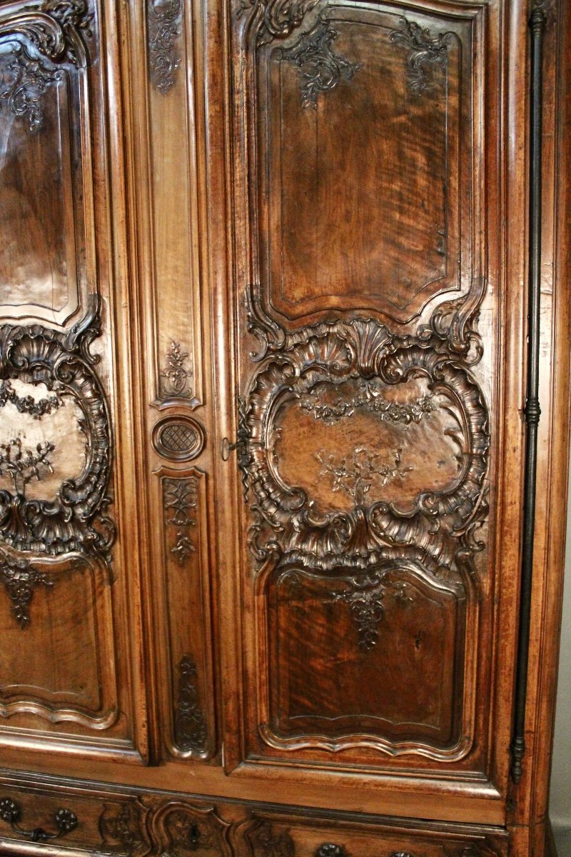 18th Century Walnut Wardrobe With Gendarme Hat-photo-3