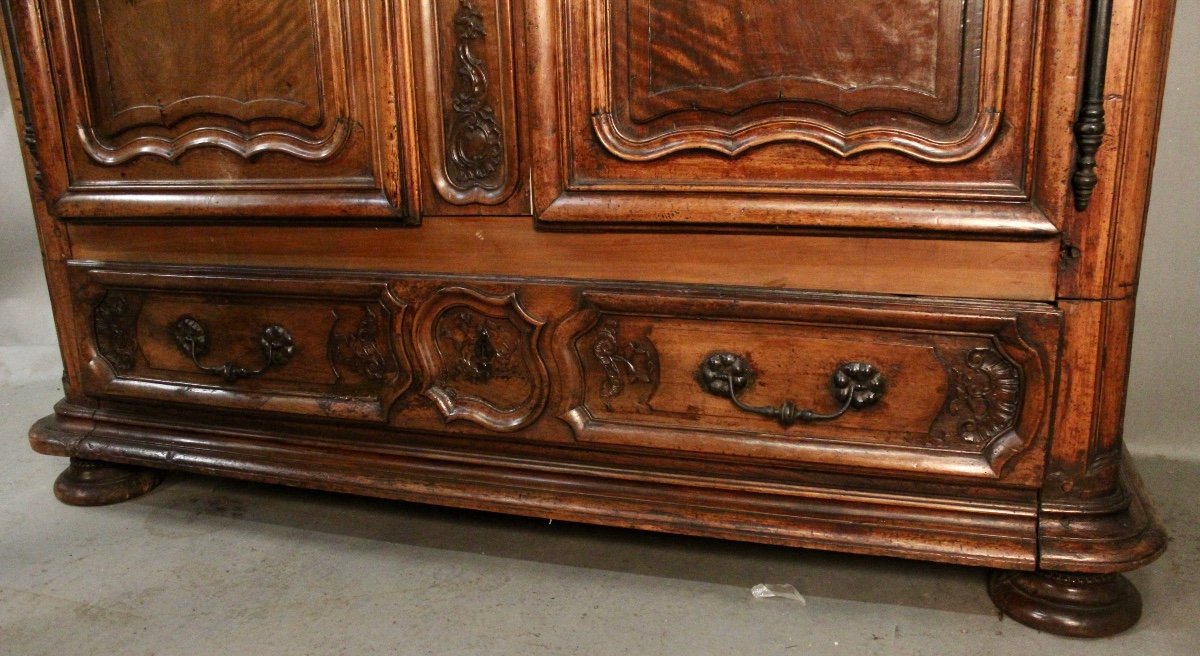 18th Century Walnut Wardrobe With Gendarme Hat-photo-6