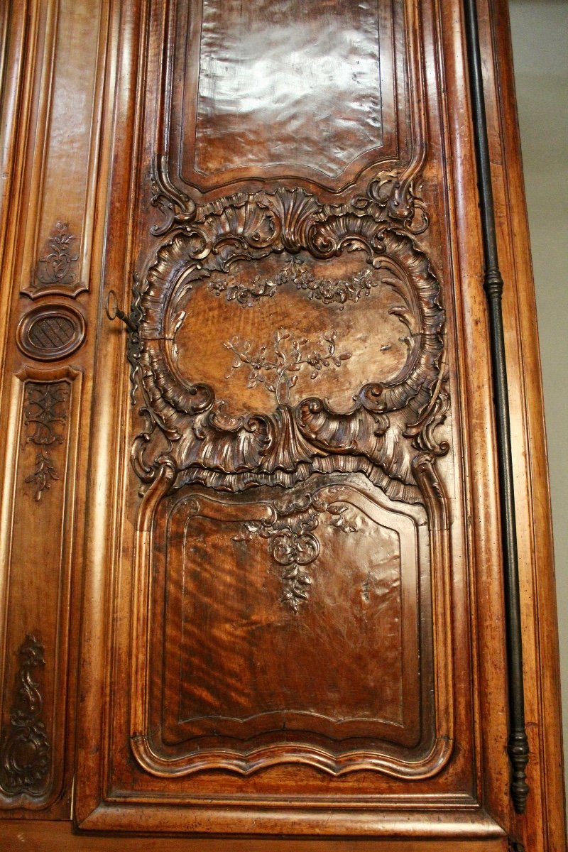 18th Century Walnut Wardrobe With Gendarme Hat-photo-7