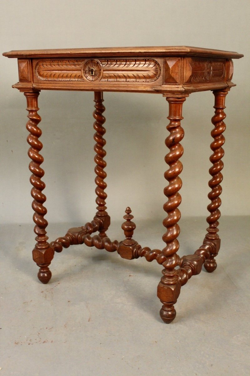 Petite Table De Style Louis XIII à Pieds Tournés