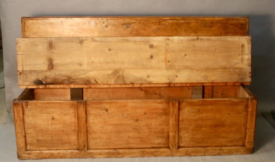 19th Century Spruce Bench Chest -photo-3