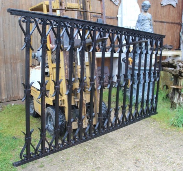 Set Of Solid Wrought Iron Grilles "le Creusot" 21 Meters-photo-3