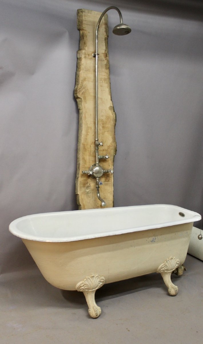 Cast Iron Bathtub With Eagle Legs And Original Taps-photo-2