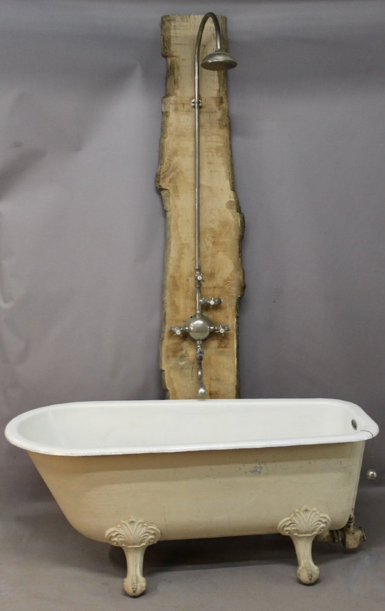 Cast Iron Bathtub With Eagle Legs And Original Taps-photo-3