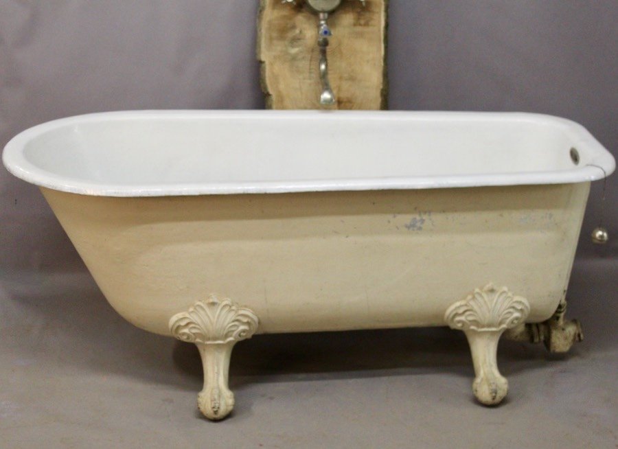 Cast Iron Bathtub With Eagle Legs And Original Taps-photo-4