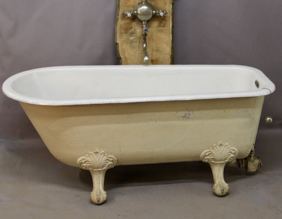 Cast Iron Bathtub With Eagle Legs And Original Taps-photo-1