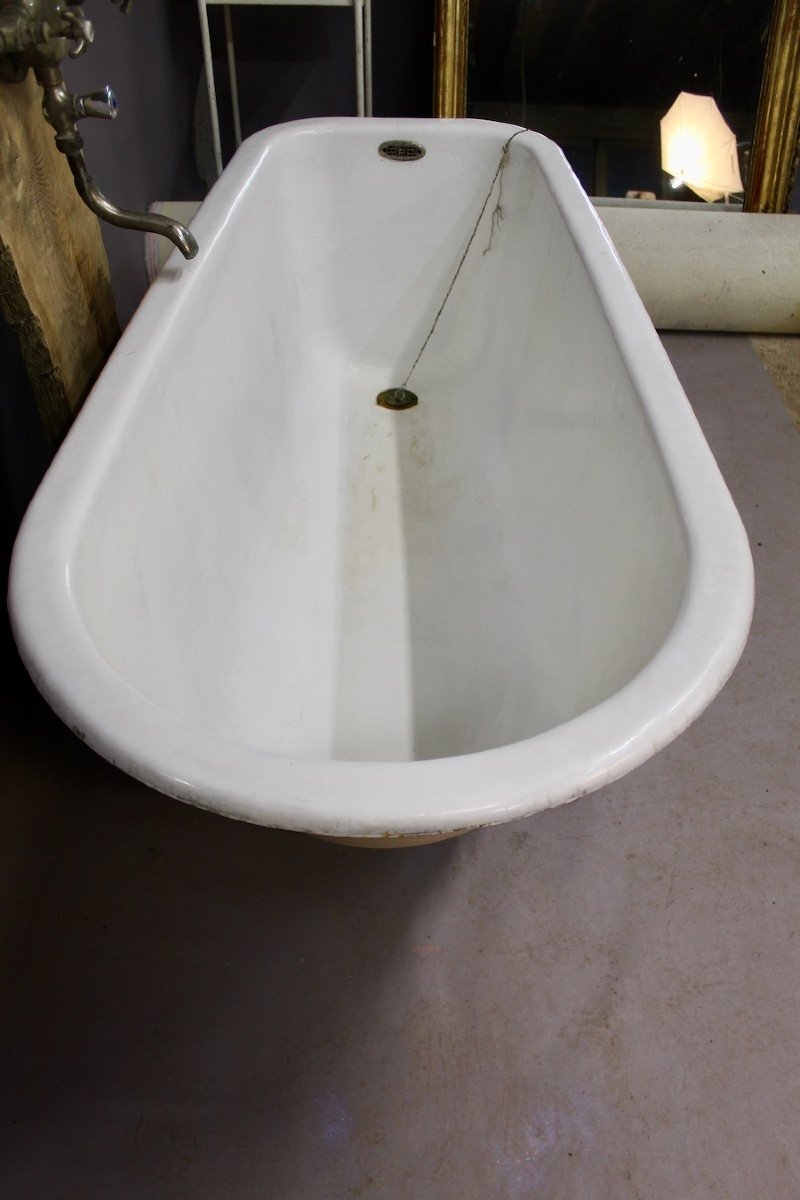 Cast Iron Bathtub With Eagle Legs And Original Taps-photo-4