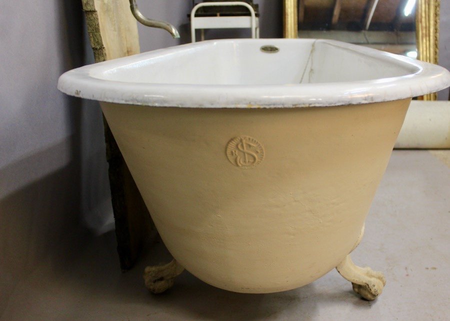 Cast Iron Bathtub With Eagle Legs And Original Taps-photo-5