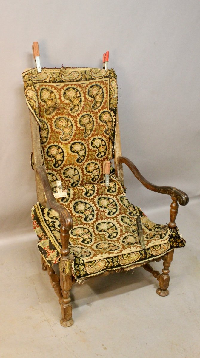 Louis XIII Period Armchair To Be Reupholstered, Walnut -photo-2