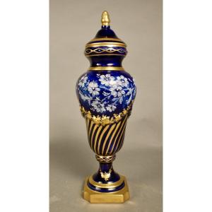 Vase Urne En Porcelaine De Limoges Signé