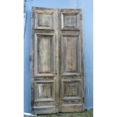Important Pair Of Nineteenth Oak Landing Doors