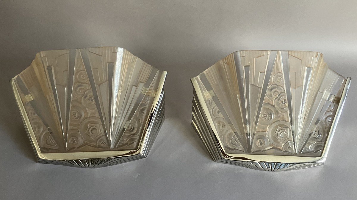 Hettier & Vincent Pair Of Art Deco Press-molded Glass And Nickel-plated Bronze Wall Lights 1930