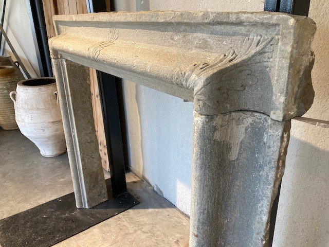 Italian Sandstone Fireplace, 18th Century-photo-4