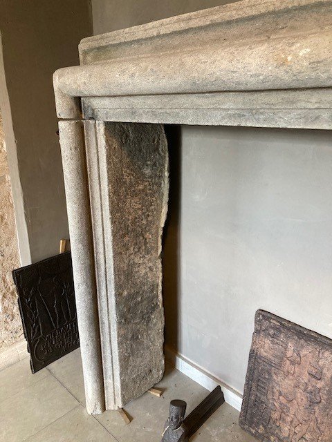 18th Century Italian Volcanic Stone Fireplace -photo-4