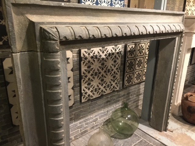 Italian Fireplace In Grey Limestone, 18th Century-photo-2