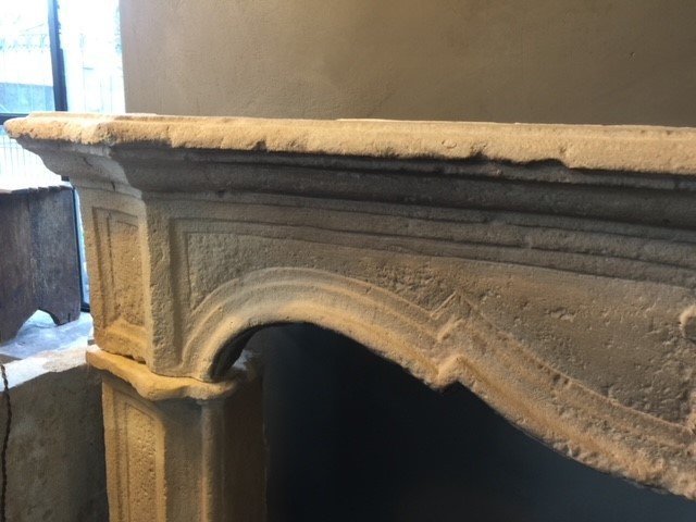 Louis XV Limestone Fireplace, 18th Century-photo-4