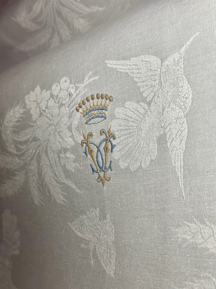 Nappe Réception Château Immense 545x240 Damas Lin Oiseau Brodée  Monogramme Vcc Couronne Comte