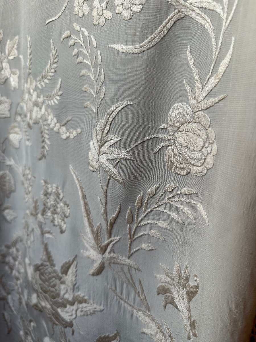 Manila Piano Shawl, Tablecloth Ivory Silk Circa 1920 Embroidery Bouquet Flowers Fringes 155x150-photo-3