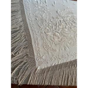 Châle Manille Piano , Nappe , En Soie Ivoire Vers 1920 Broderie Bouquet Fleurs Franges  155x150