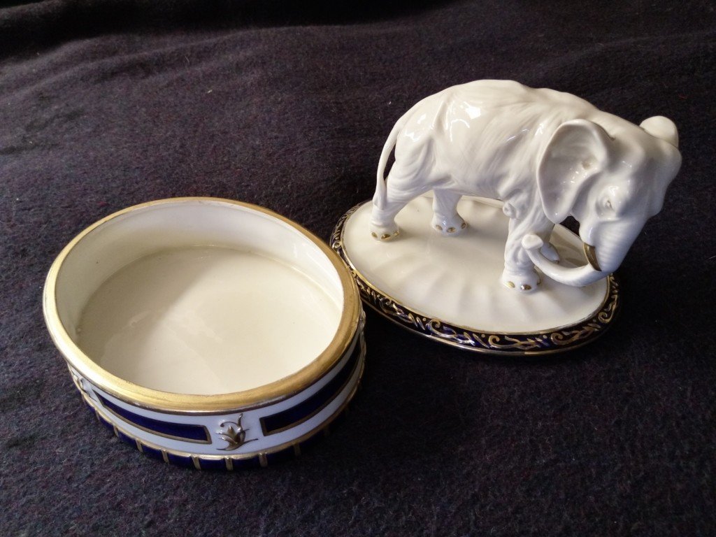 Bonbonnière En Porcelaine -  Elephant  -  Royal Dux – Bohemia - XXème-photo-3