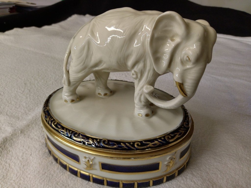 Bonbonnière En Porcelaine -  Elephant  -  Royal Dux – Bohemia - XXème-photo-2