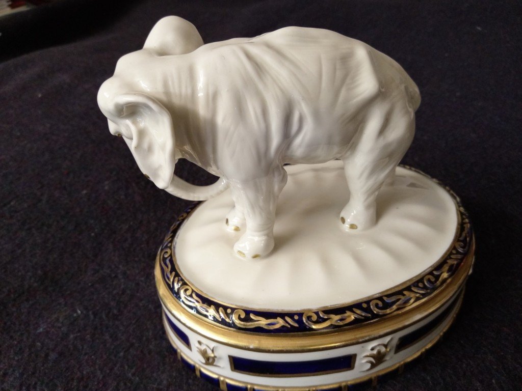 Bonbonnière En Porcelaine -  Elephant  -  Royal Dux – Bohemia - XXème-photo-5