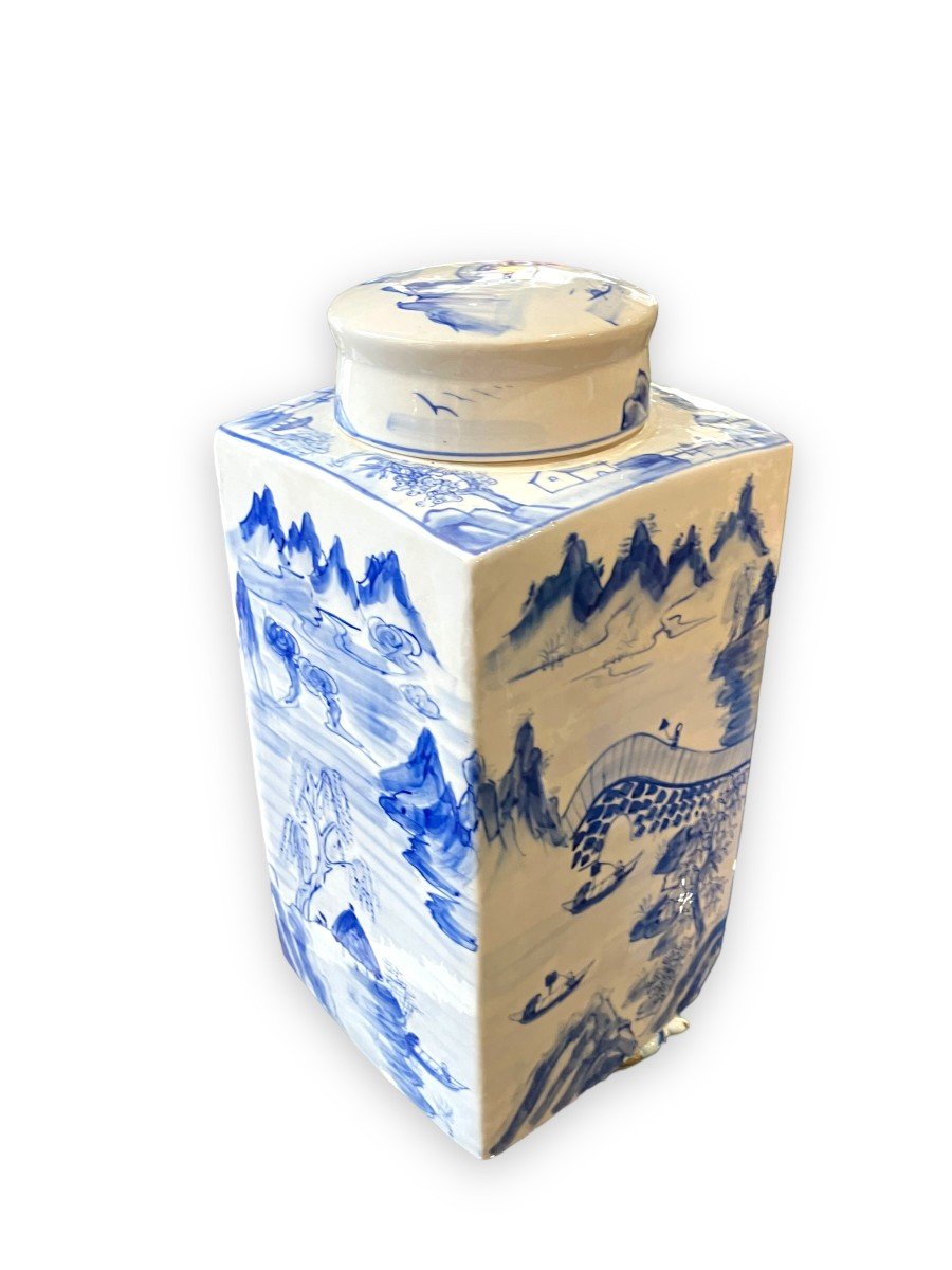 Important White Blue Covered Pot In Chinese Porcelain-photo-3