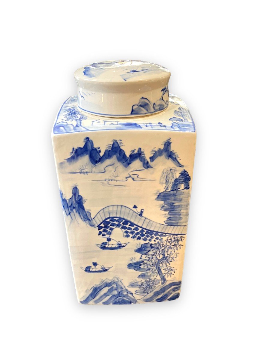 Important White Blue Covered Pot In Chinese Porcelain-photo-4