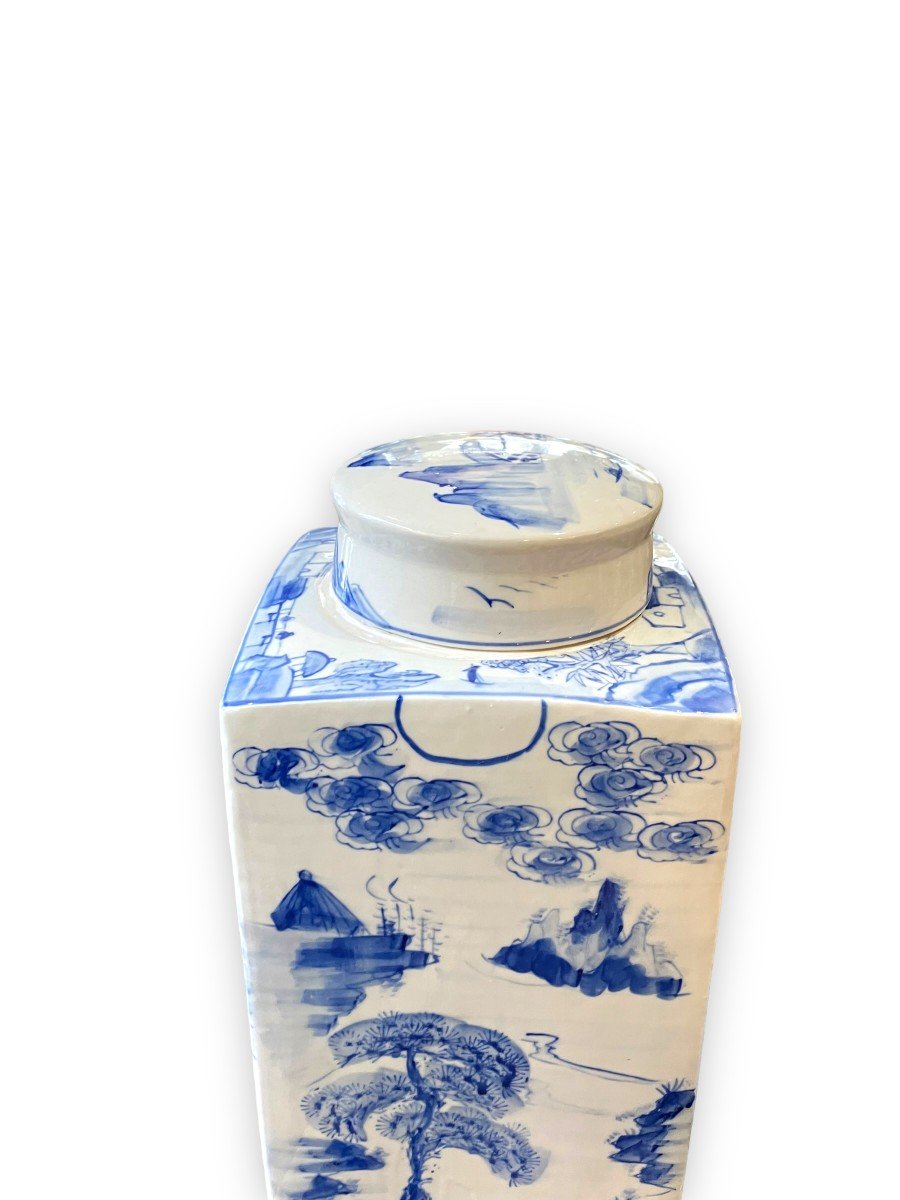 Important White Blue Covered Pot In Chinese Porcelain-photo-2