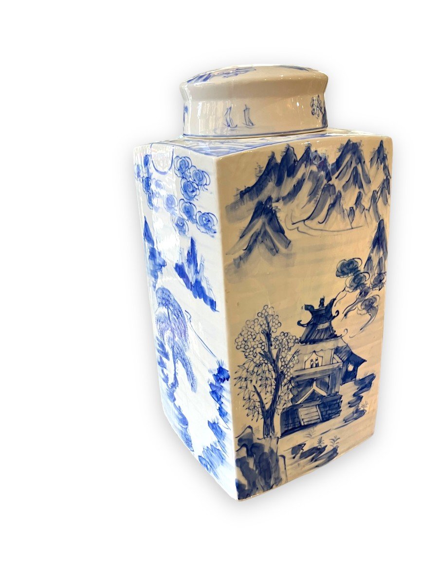 Important White Blue Covered Pot In Chinese Porcelain-photo-5