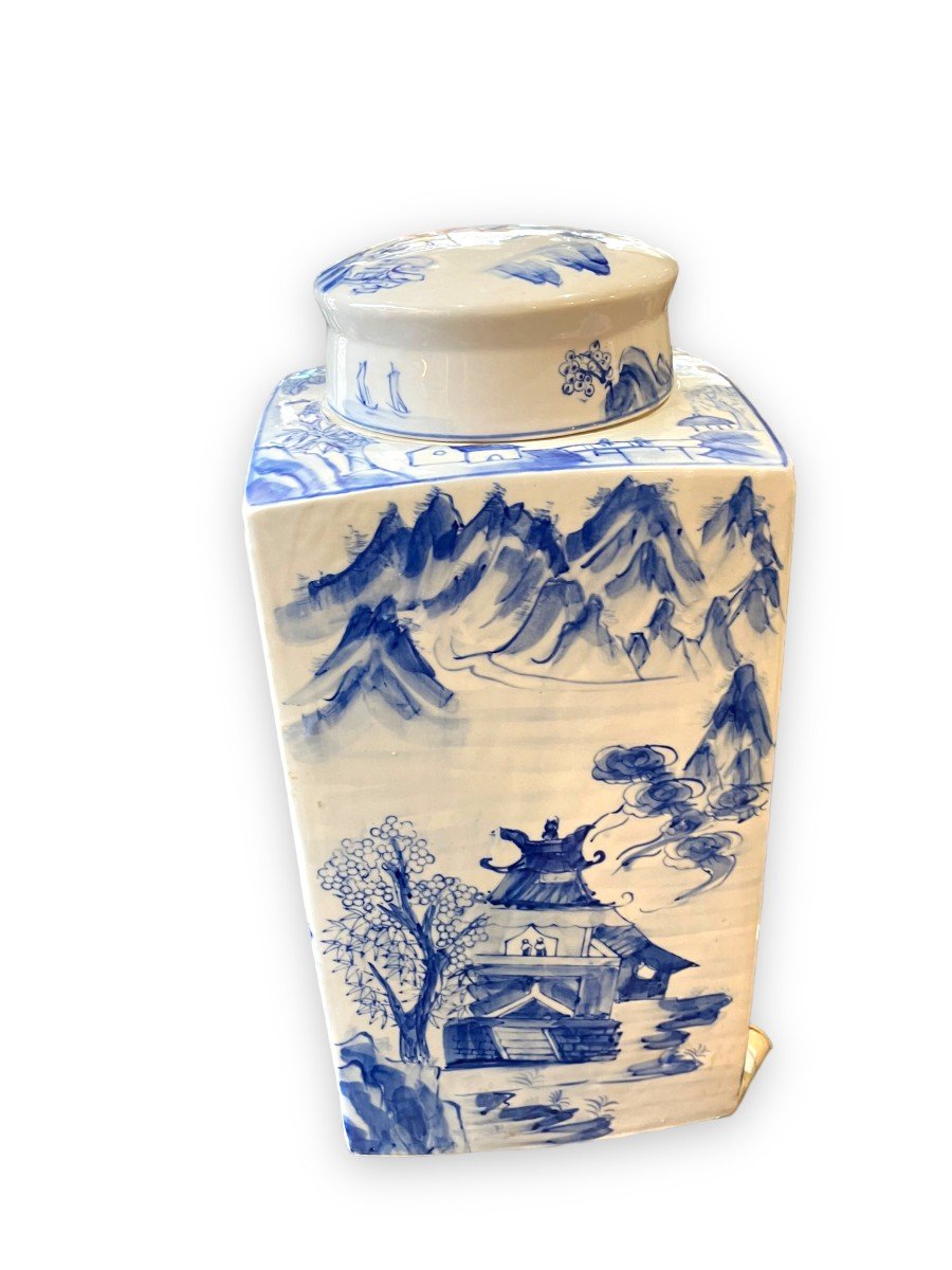 Important White Blue Covered Pot In Chinese Porcelain-photo-6