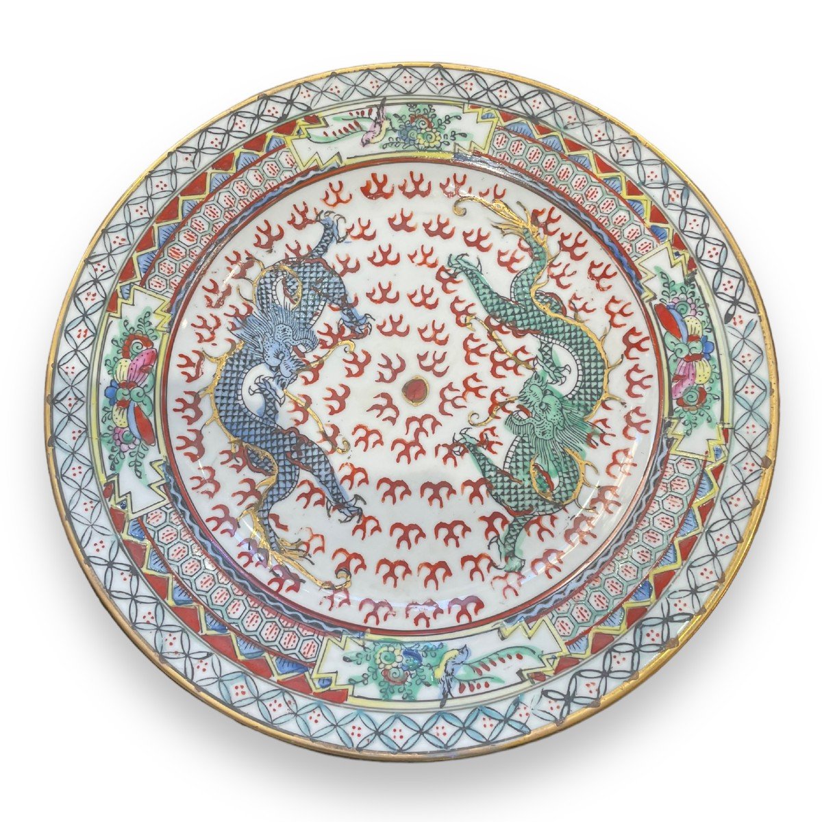 China Polychrome Porcelain Plate Famille Rose Decoration With Dragons