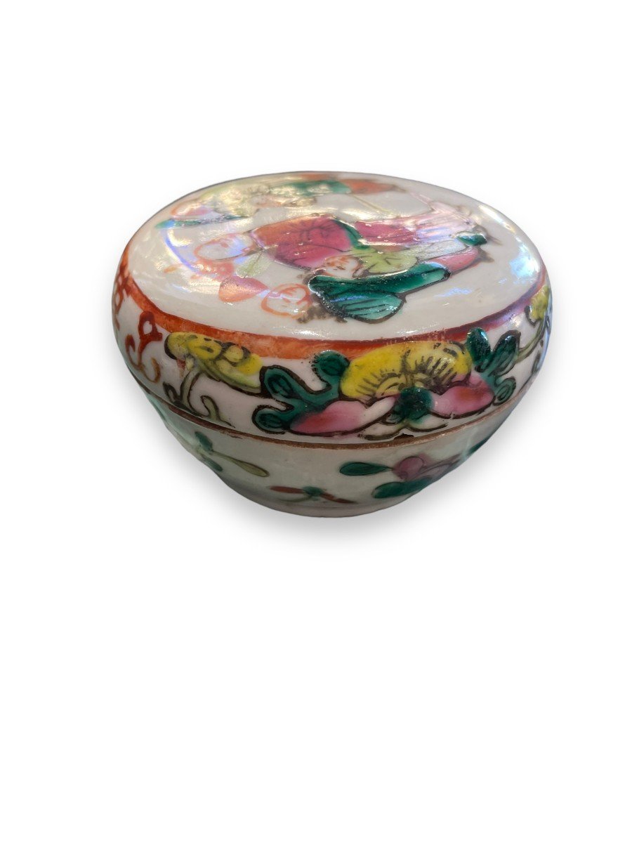 Chinese Polychrome Porcelain Jewelry Box-photo-2