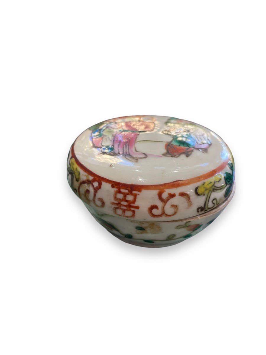 Chinese Polychrome Porcelain Jewelry Box-photo-3