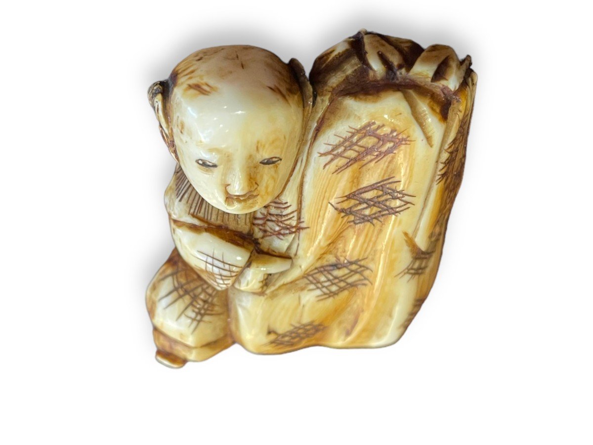 Netsuke 19th Century Character Holding A Bag-photo-4