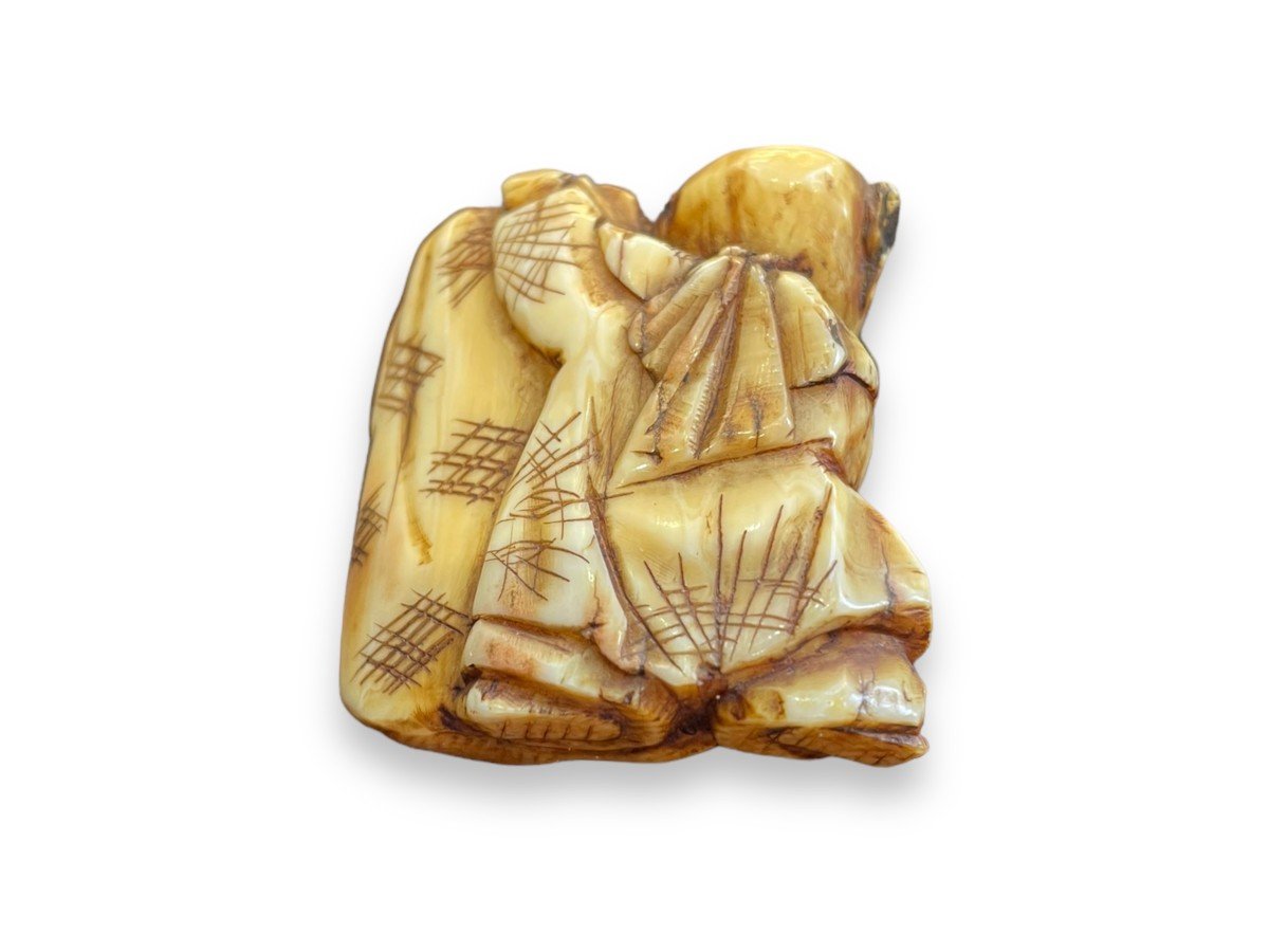 Netsuke 19th Century Character Holding A Bag-photo-1