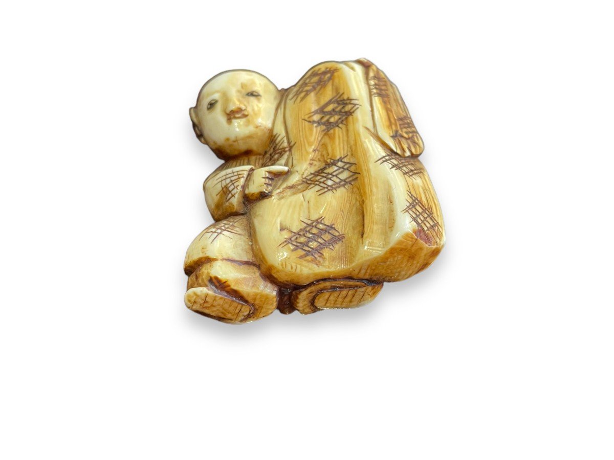 Netsuke 19th Century Character Holding A Bag-photo-4