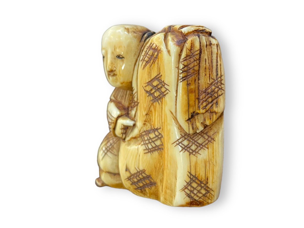 Netsuke 19th Century Character Holding A Bag-photo-5