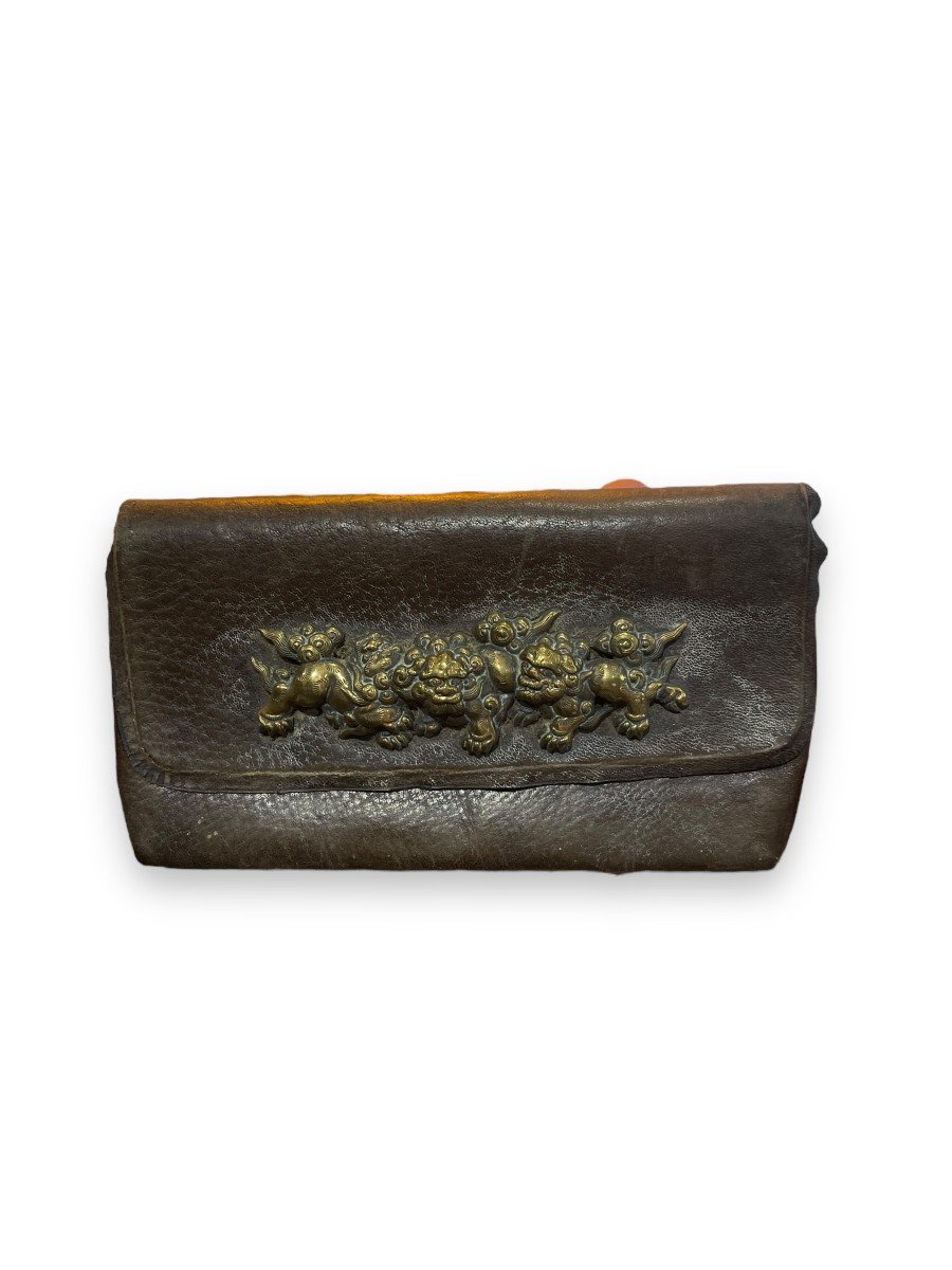 Asia Snuff Box In Leather And Bronze Decorated With Fô Dogs-photo-3