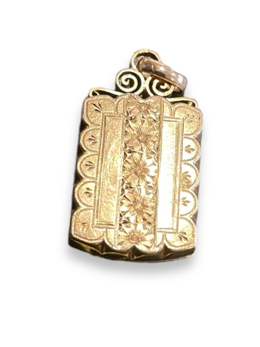 Old Photo Holder Pendant In Gold-photo-1