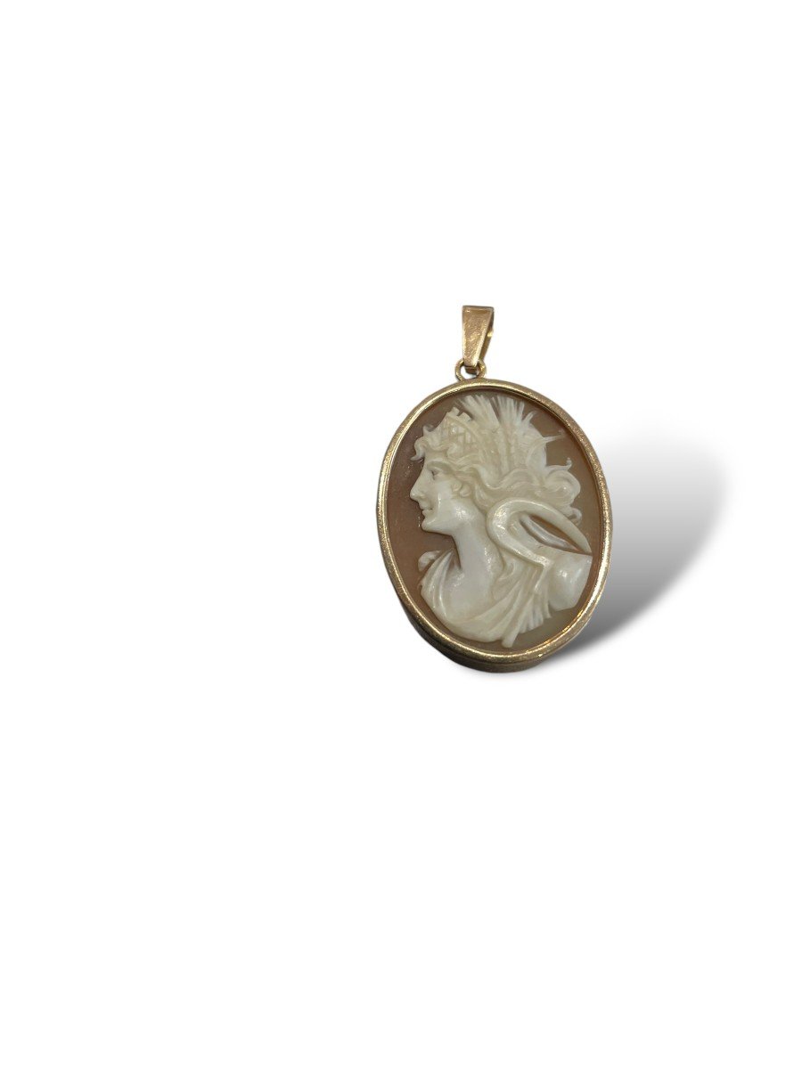 Gold Cameo Pendant On Demeter Ceres Shell-photo-2