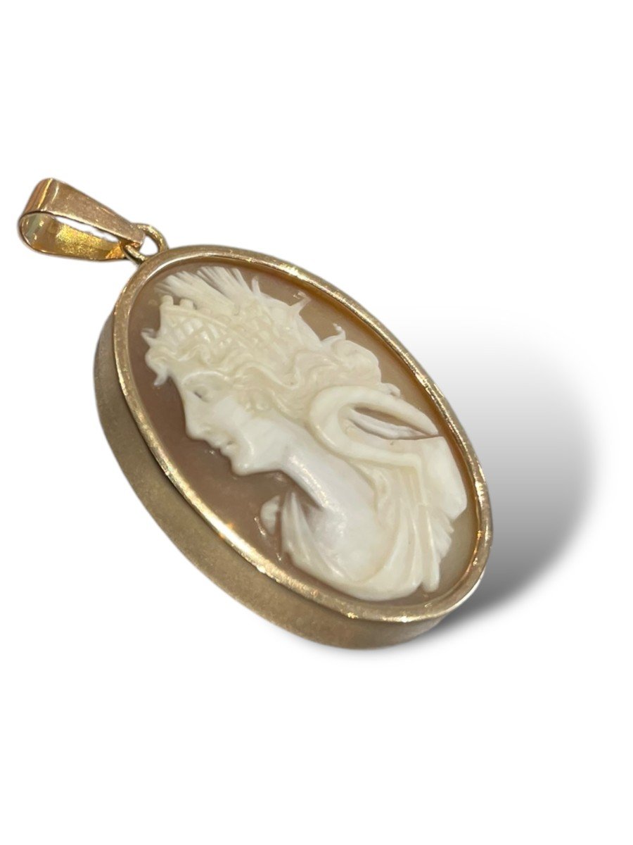 Gold Cameo Pendant On Demeter Ceres Shell-photo-3