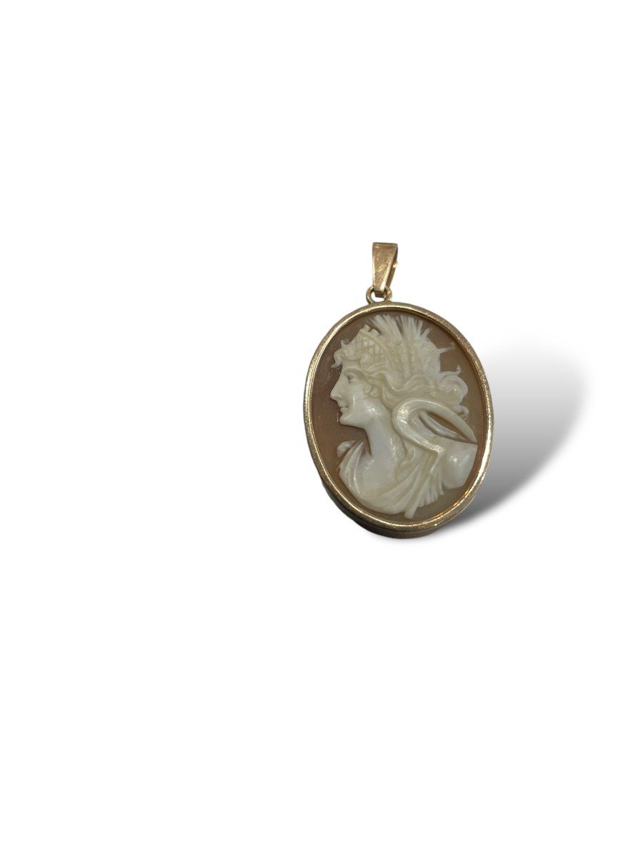 Gold Cameo Pendant On Demeter Ceres Shell-photo-4