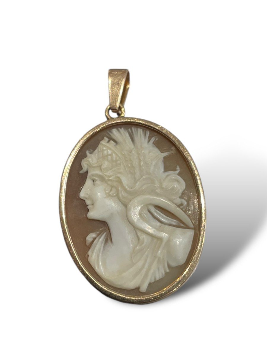 Gold Cameo Pendant On Demeter Ceres Shell-photo-2