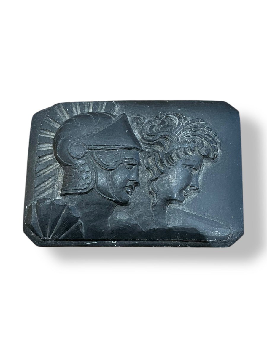 Bas Relief Profils Antiques En Pierre