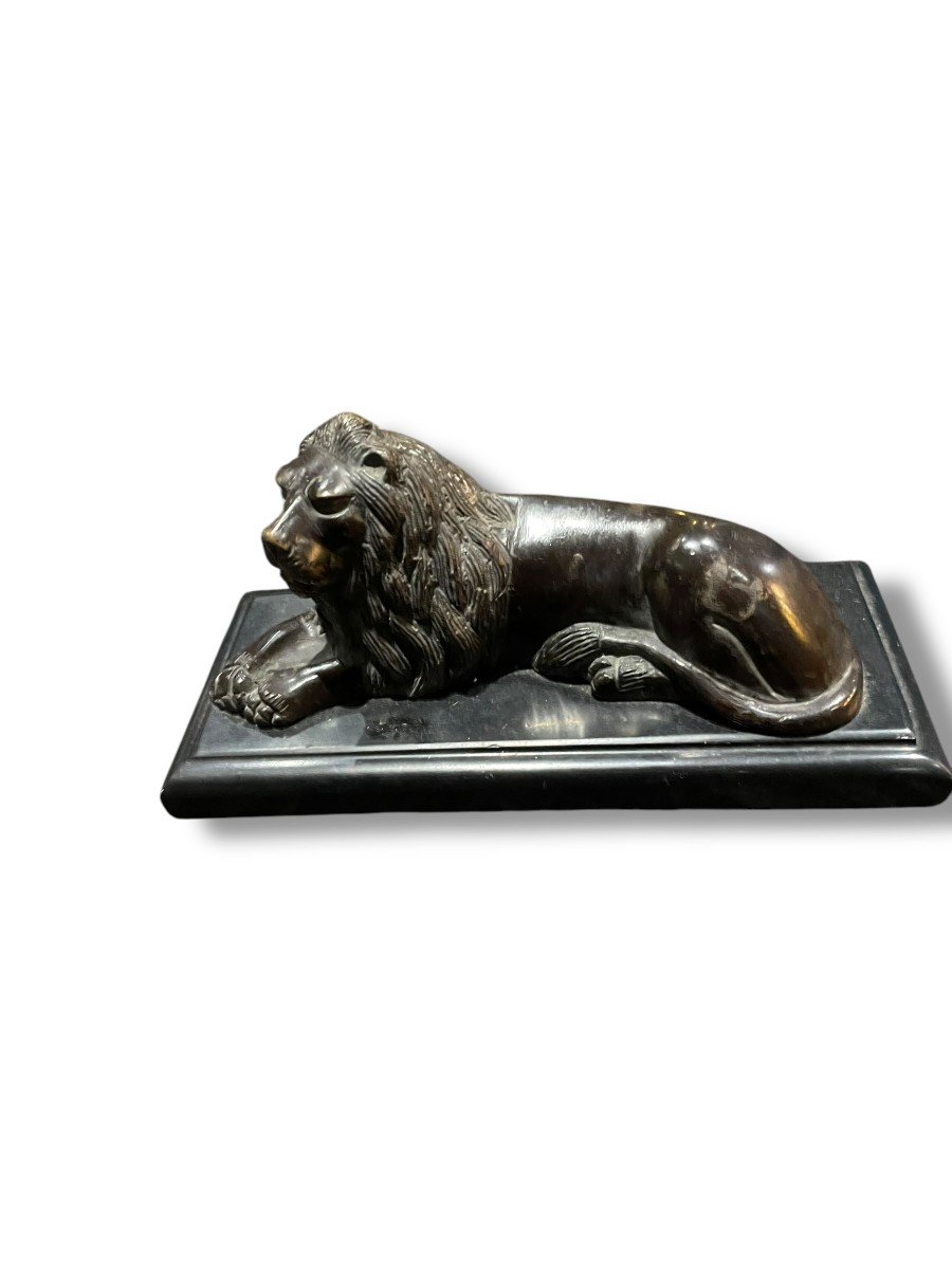 Lion Sculpture En Bronze Socle En Marbre Noir-photo-1